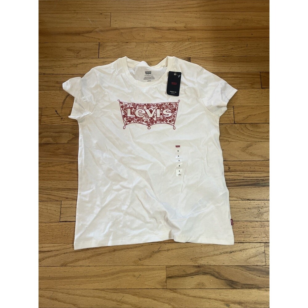 Woman’s Levi’s Perfect Tee Size Small